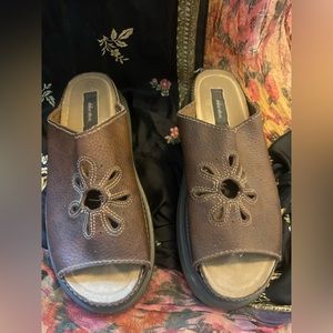 Vintage Y2K Xhilaration Flower Cut Platform Sandals